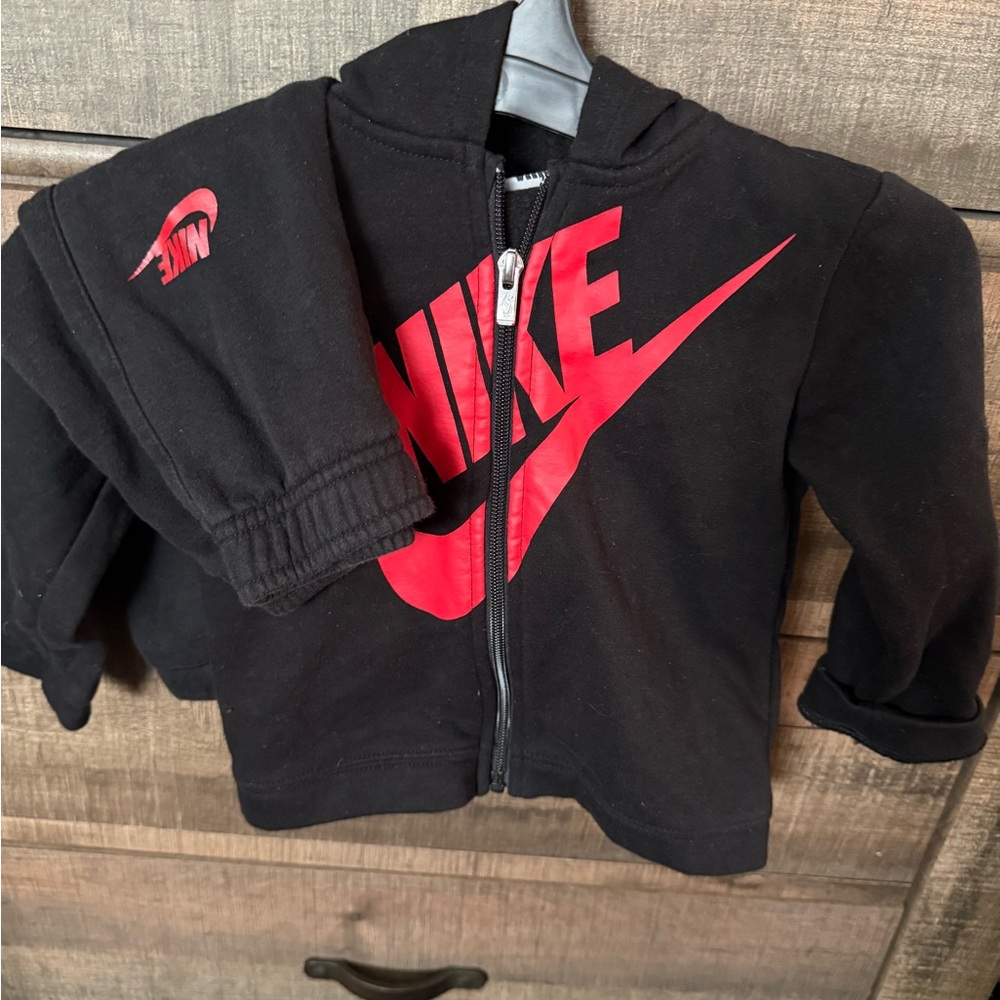 Nike Kids Sweatsuit in Black and Red